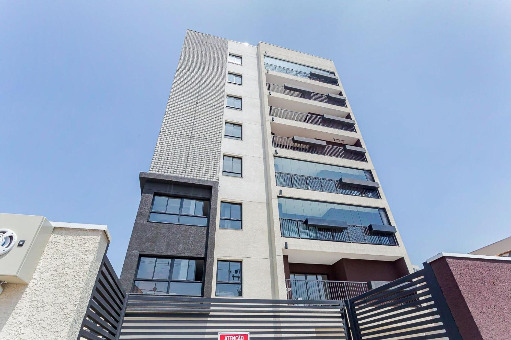 Apartamento de 2 Quartos com Varanda